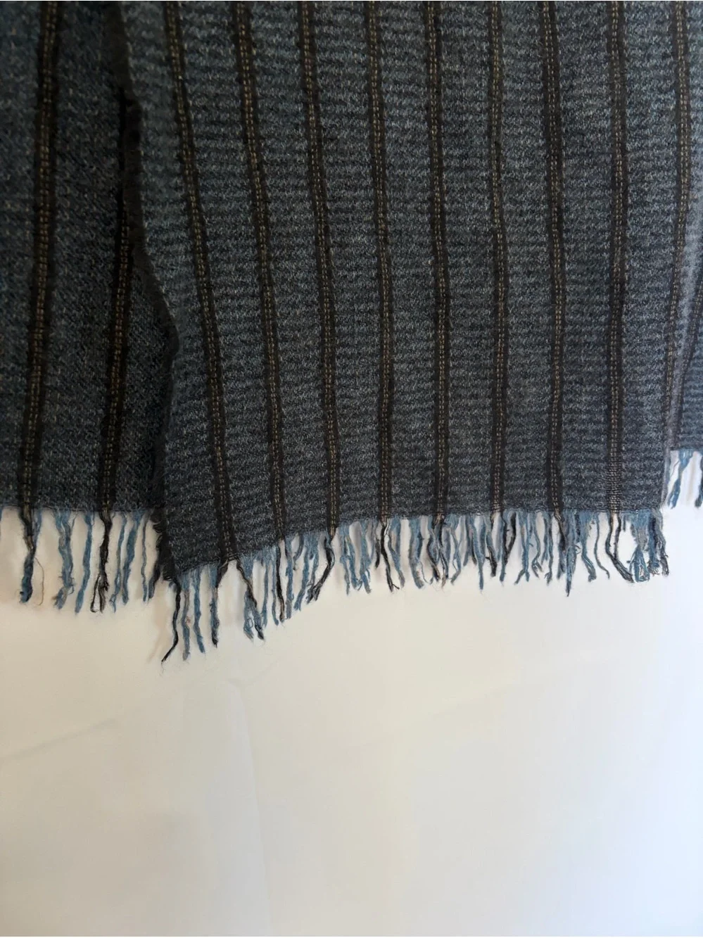 John Varvatos men’s 100% cashmere striped scarf - Picture 5 of 7